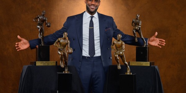 开云app-21世纪各大奖项回顾：詹姆斯囊括MVP、DPOY及最佳新秀殊荣