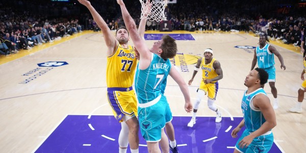 开云官网-赛季三分王之争真有悬念了！东契奇赛季三分总数仅差克尼佩尔4记